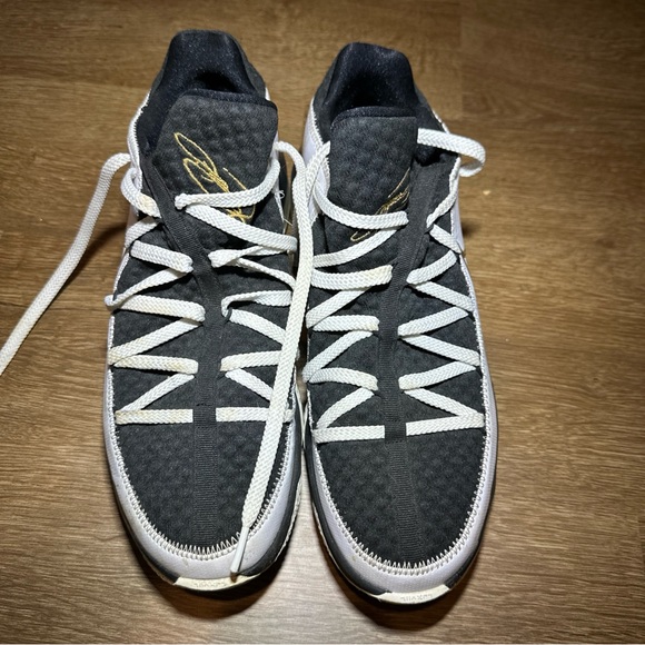 Nike LeBron James 17 Low ' Metallic Gold Size 12 Men’s CD5007-101 - Picture 1 of 6